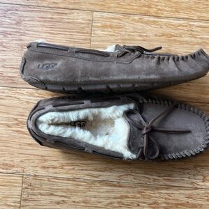 UGG’sDakota slippers in brown, new never worn